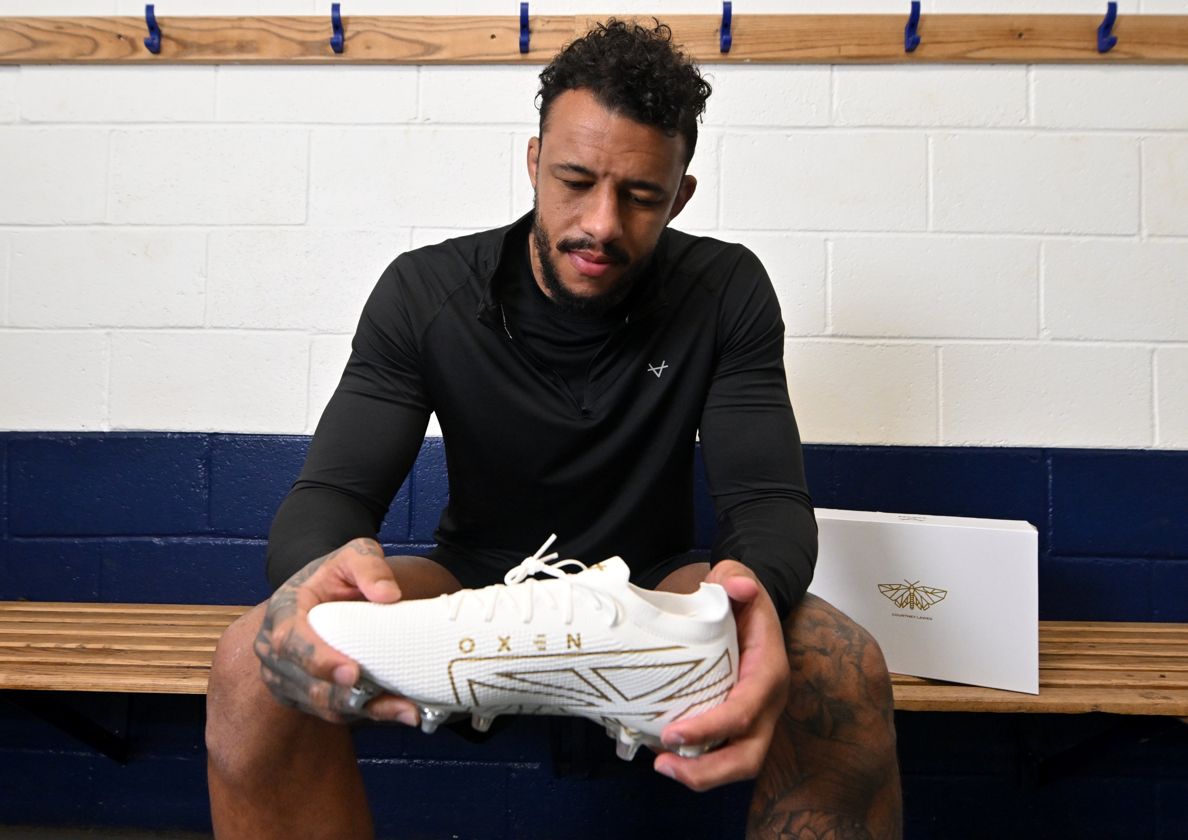 COURTNEY LAWES EXTENDS OXEN PARTNERSHIP FOR SALE SHARKS SEASON